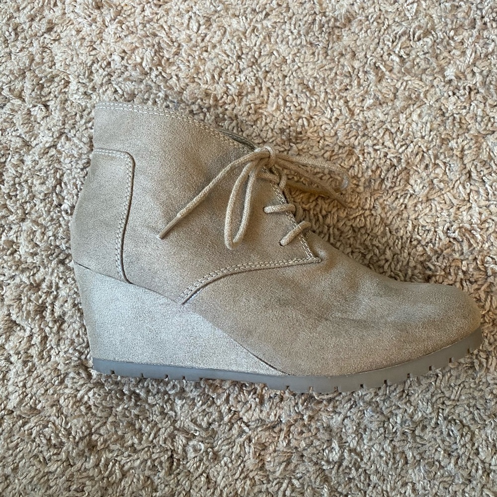 Faded Glory Wedge close-toed heels